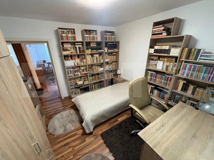 Apartament cu 3 camere decomandat, mobilat în Dacia