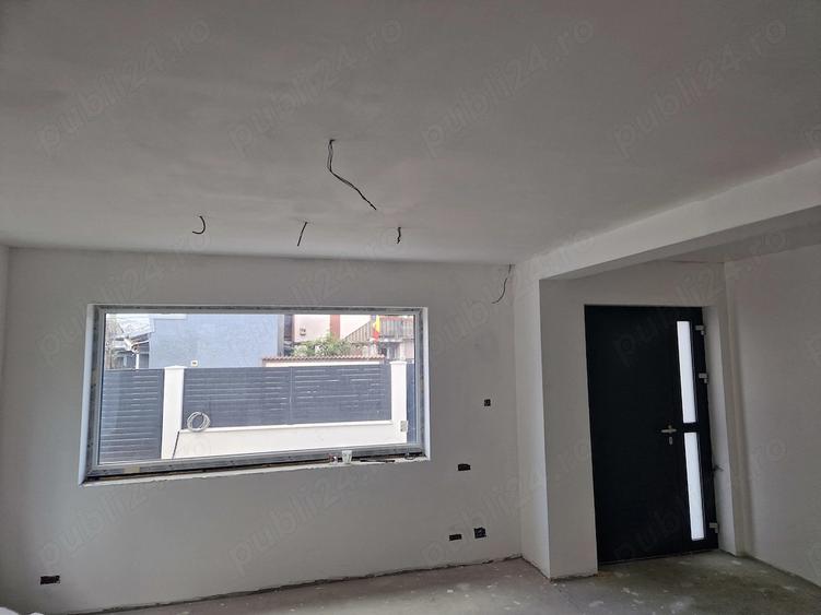 Casă cu 5 camere cu Teren 220 Mp în Pantelimon
