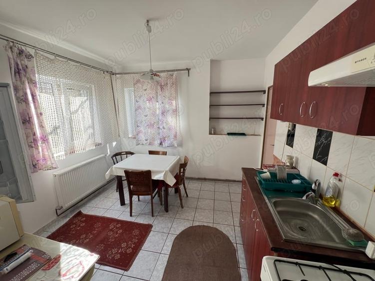 Casă cu 4 camere cu Teren 400 Mp în Semicentral