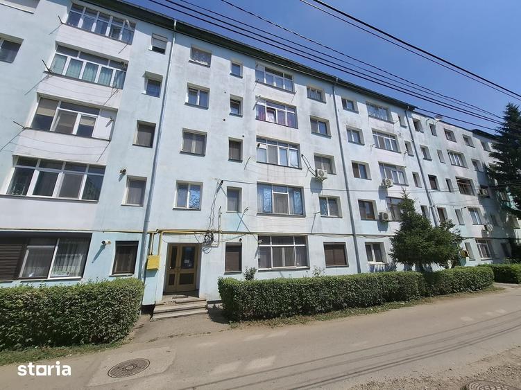 Apartament cu 3 camere semidecomandat în Cornișa