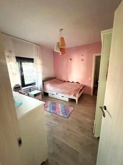 Casă cu 6 camere cu Canalizare în Bucureștii Noi