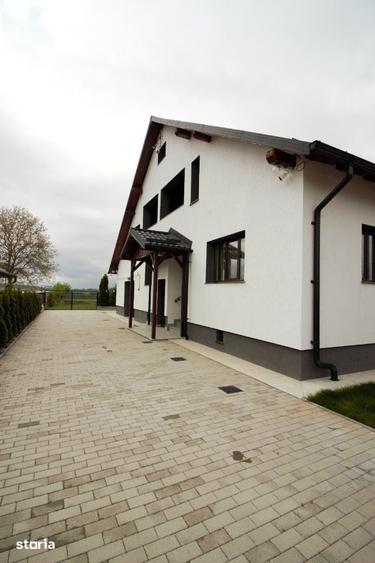 Casă cu 4 camere cu Teren 1500 Mp în Filipești