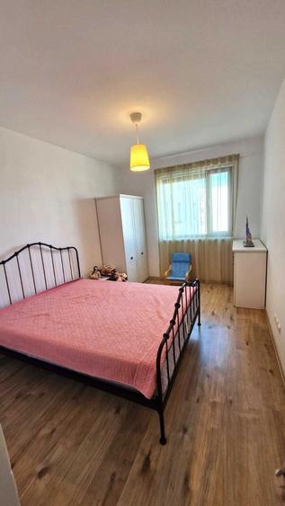 Apartament cu 3 camere semidecomandat în Vest