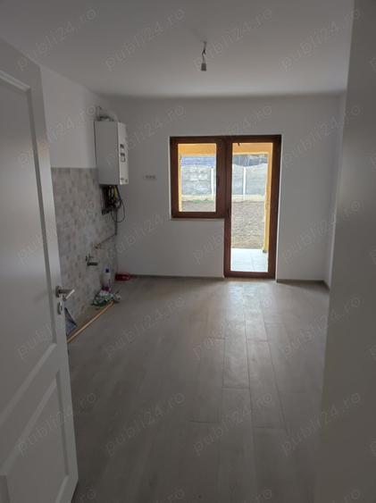 Casă cu 5 camere în Dumbrăvița