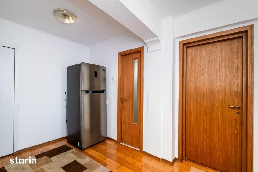 Apartament cu 3 camere decomandat, mobilat în Calea București