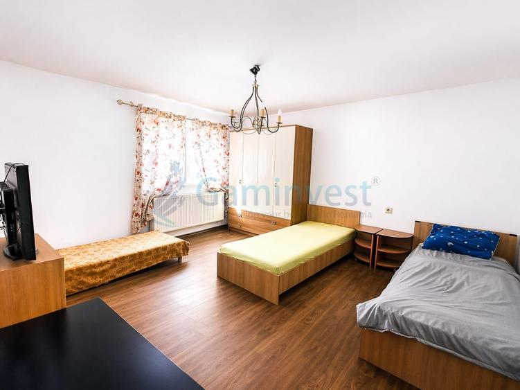 Casă individuală cu 7 camere cu Canalizare în Ultracentral