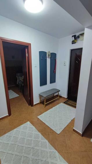 Apartament cu 4 camere semidecomandat în Faleza Nord
