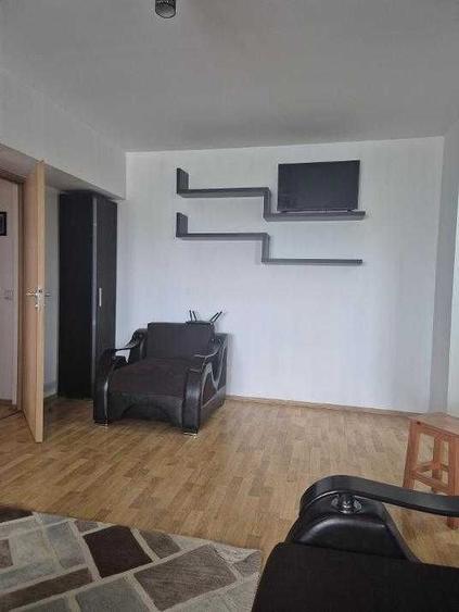 Apartament cu 2 camere, mobilat în Central