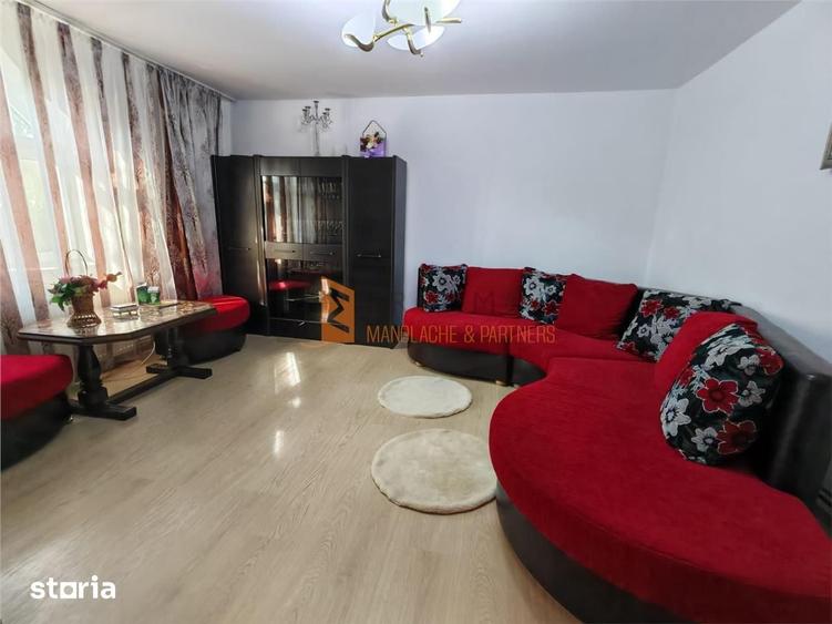 Casă cu 6 camere decomandat cu Teren 800 Mp în Vadu Pașii