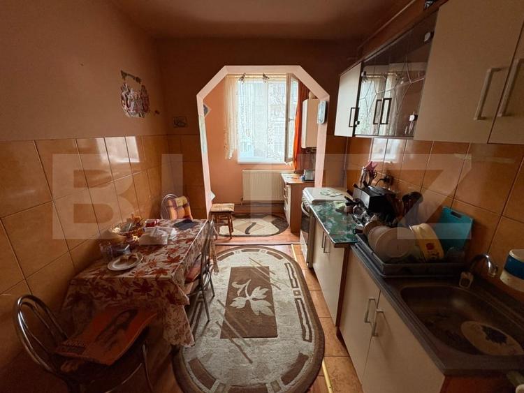 Apartament cu 2 camere semidecomandat, mobilat în Micro 4