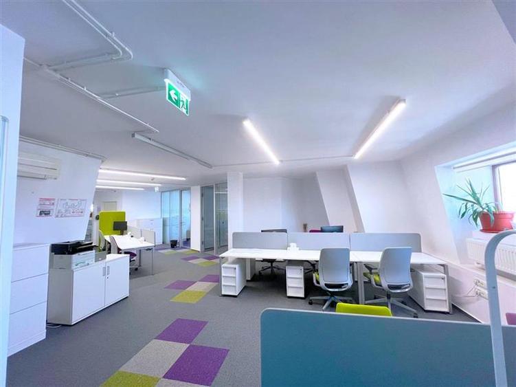Birou, de 740 mp, în Universitate