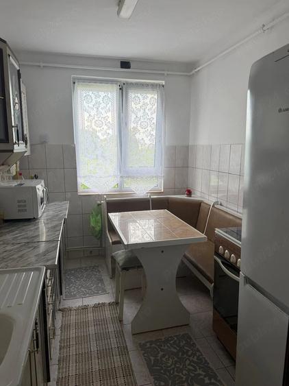 Apartament cu 3 camere decomandat în Gară