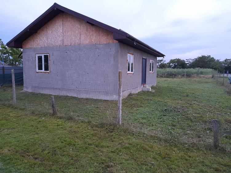 Casă cu 3 camere în Stejaru