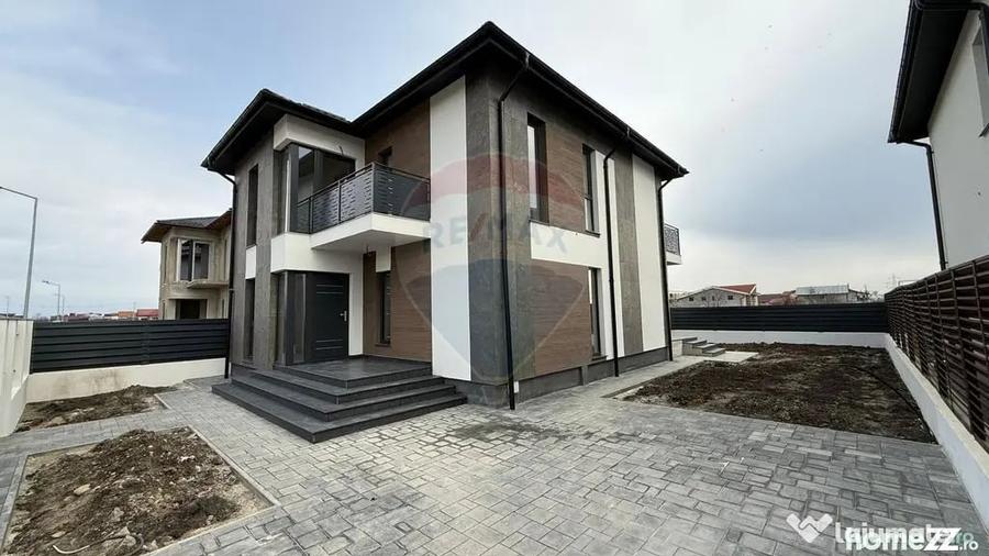 Casă cu 4 camere cu Teren 330 Mp în Obor