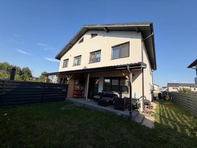 Casă individuală cu 4 camere cu Teren 206 Mp în Odăi