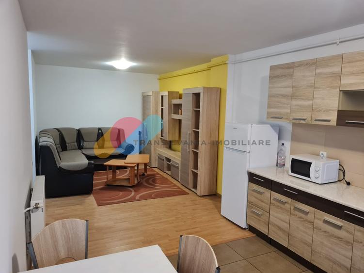 Apartament cu 3 camere semidecomandat în Dâmbul Rotund