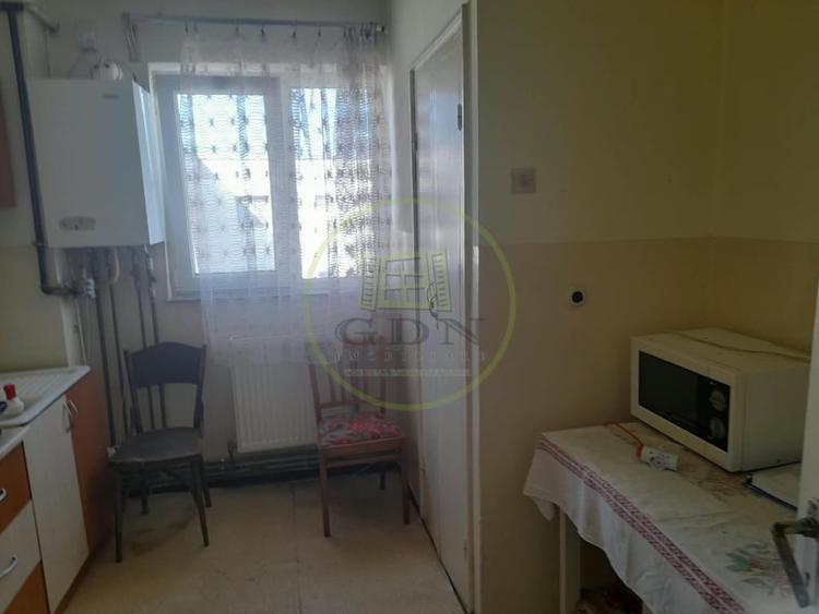 Apartament cu 3 camere semidecomandat în Făgăraș