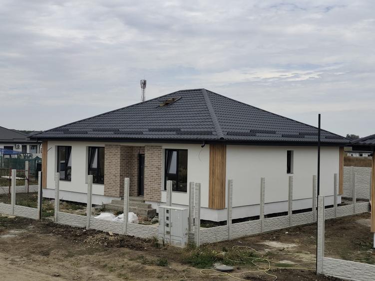 Casă cu 4 camere cu Teren 380 Mp în Bâcu