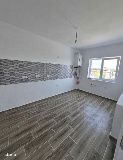 Casă cu 4 camere în Moșnița Veche