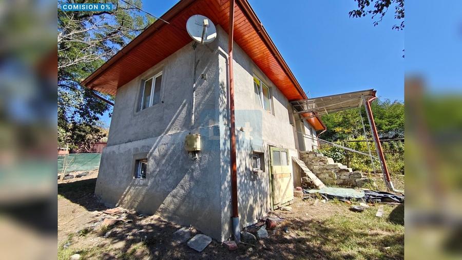 Casă cu 2 camere cu Teren 1457 Mp în Vest