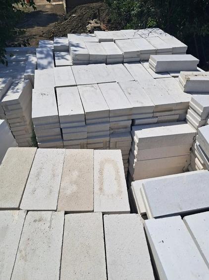 Casă cu Teren 1200 Mp în Central