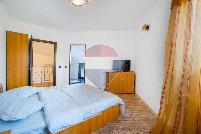 Casă individuală cu 5 camere cu Teren 696 Mp în Vulcan