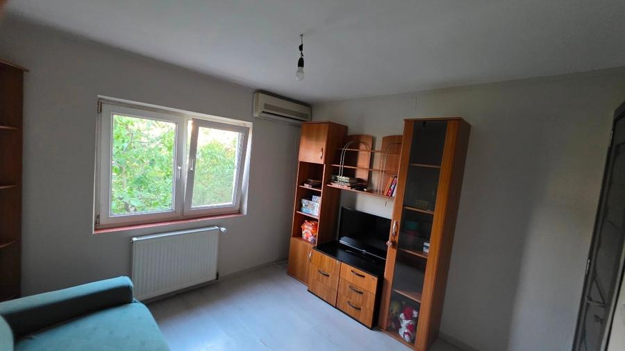 Apartament cu 3 camere decomandat, mobilat în Aradului
