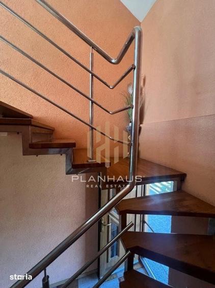 Casă cu 5 camere cu Teren 12 Mp în Recea