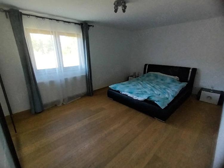 Casă cu 4 camere cu Teren 1300 Mp în Poiana (Deleni)