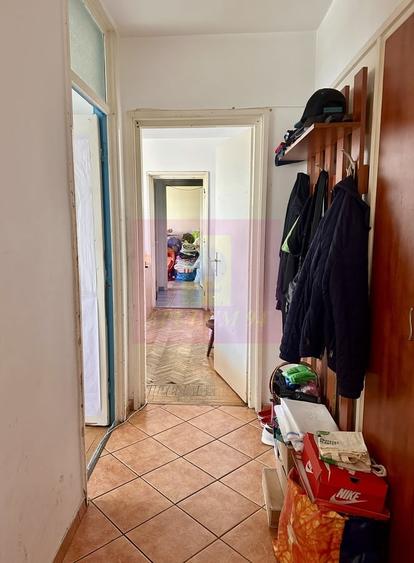 Apartament cu 3 camere semidecomandat în Mihai Bravu