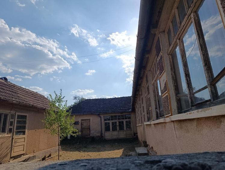 Casă cu 4 camere în Central