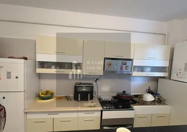 Apartament cu 2 camere semidecomandat, mobilat în Apărătorii Patriei