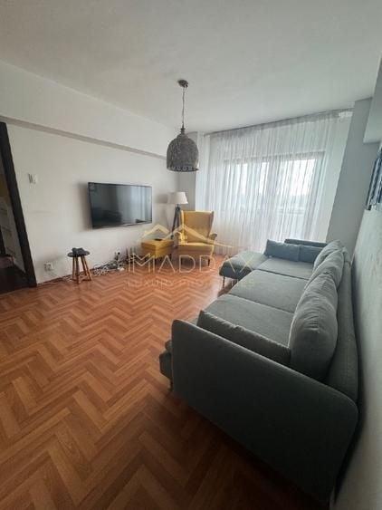 Apartament cu 3 camere semidecomandat, mobilat în 13 Septembrie