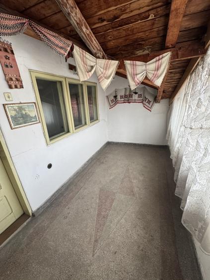 Casă individuală cu 6 camere cu Teren 400 Mp în Traian