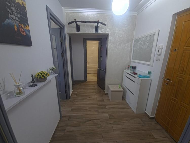 Apartament cu 2 camere decomandat în CET