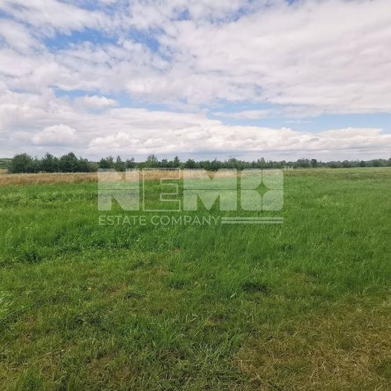 Teren agricol intravilan de 2200 mp, în Vicovu de Sus