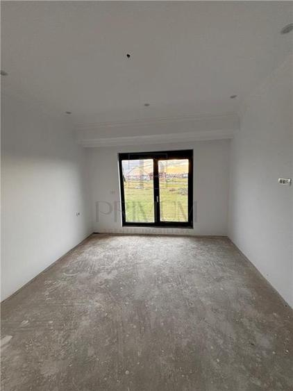 Apartament cu 3 camere semidecomandat în Moșnița Veche