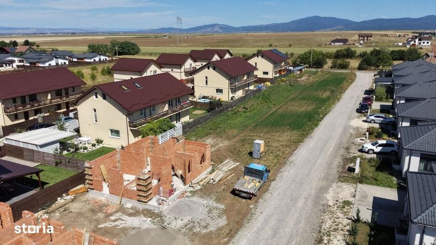 Casă cu 3 camere în Noua