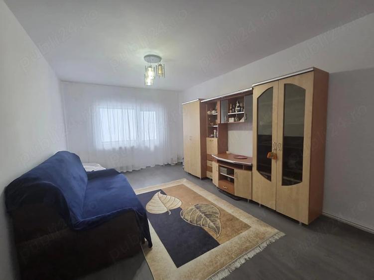 Apartament cu 3 camere decomandat în Mircea cel Bătrân