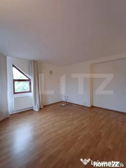 Casă cu 5 camere cu Teren 600 Mp în Central
