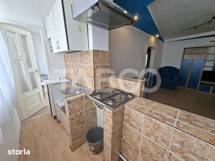 Apartament cu 3 camere semidecomandat, mobilat în Mihai Viteazul