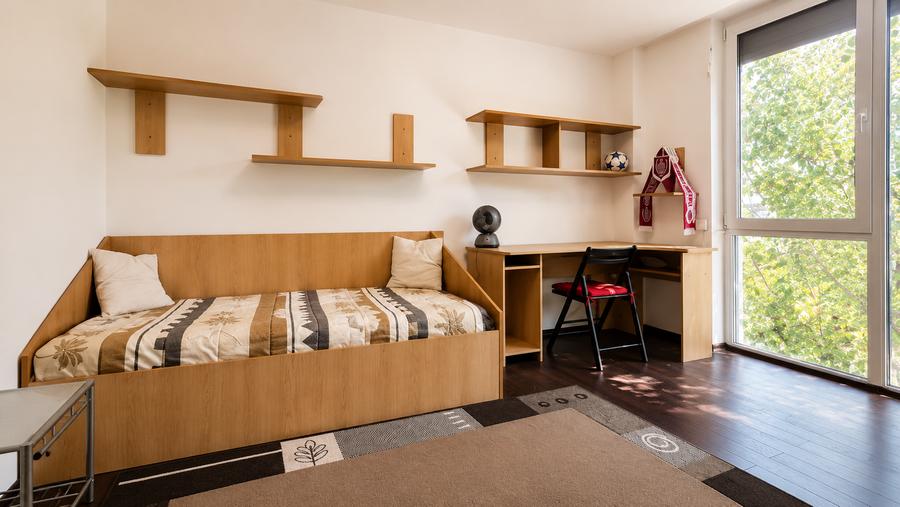 Apartament cu 3 camere semidecomandat în Braytim