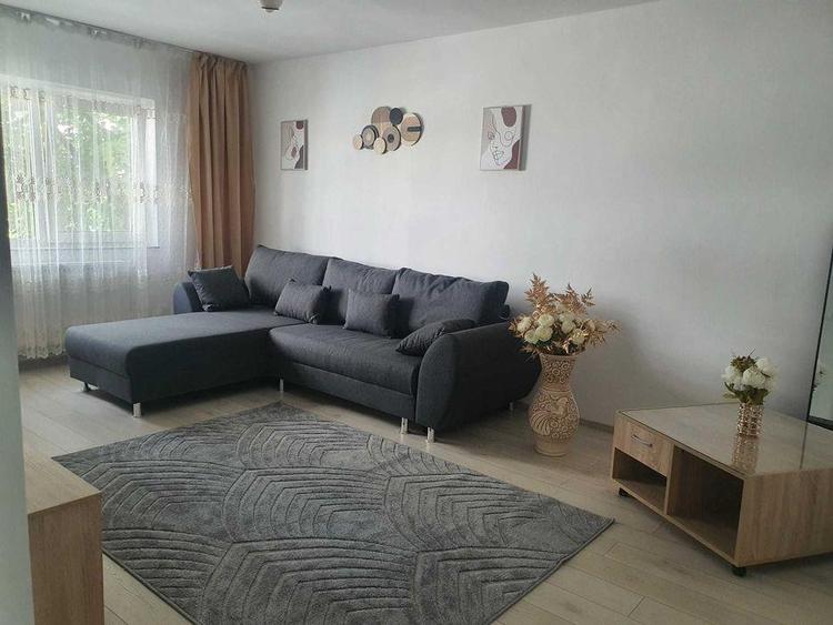 Apartament cu 3 camere decomandat în Nicolina
