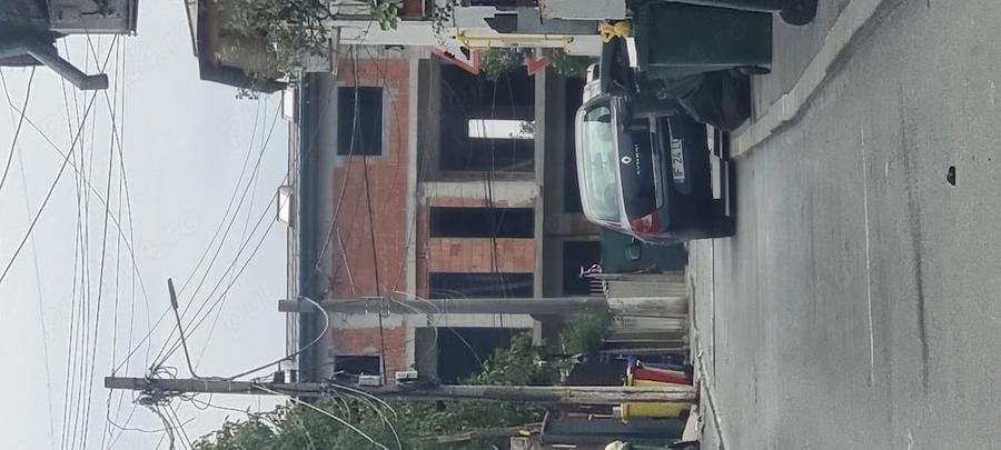Casă cu Teren 246 Mp în Central