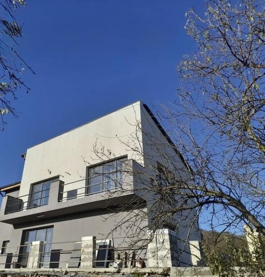 Casă individuală cu 4 camere cu Canalizare în Dezmir