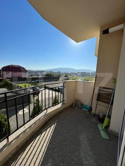 Apartament cu 3 camere semidecomandat, mobilat în Florești