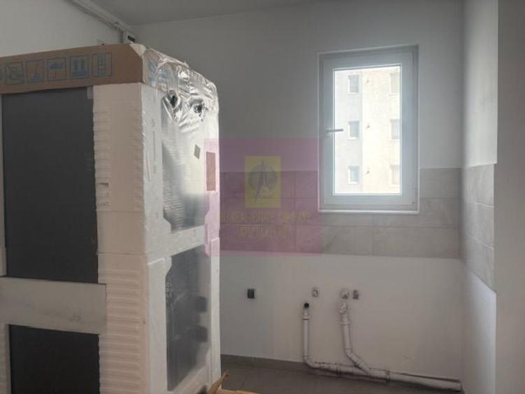 Apartament cu 2 camere semidecomandat, mobilat în Prelungirea Ghencea