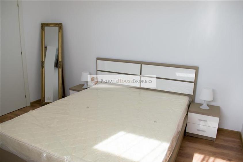 Apartament cu 3 camere semidecomandat, mobilat în Băneasa