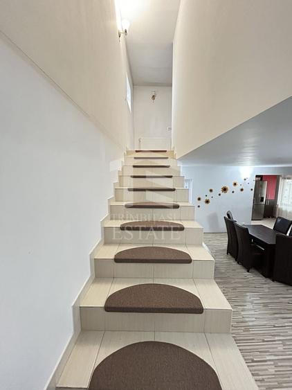 Duplex cu 6 camere cu Canalizare în Central