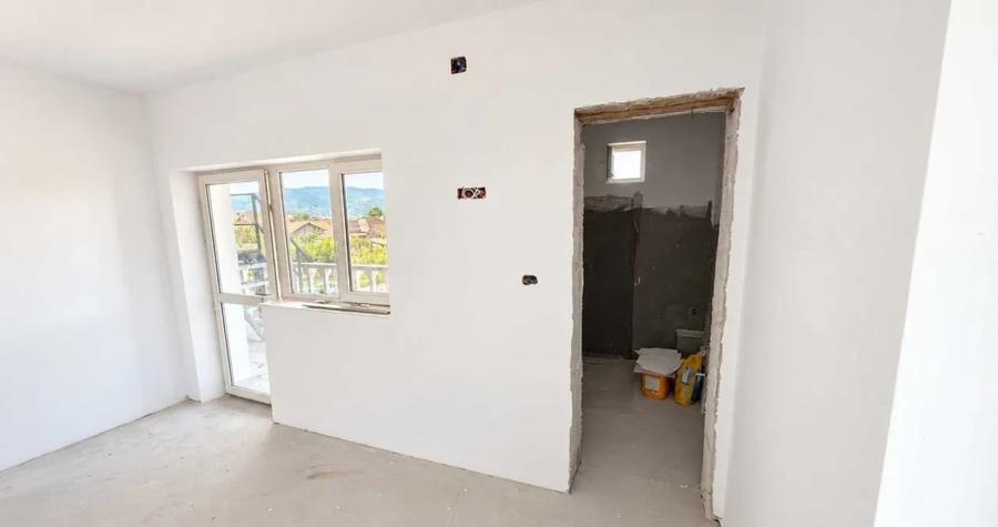 Apartament cu 4 camere în Bărăbanț